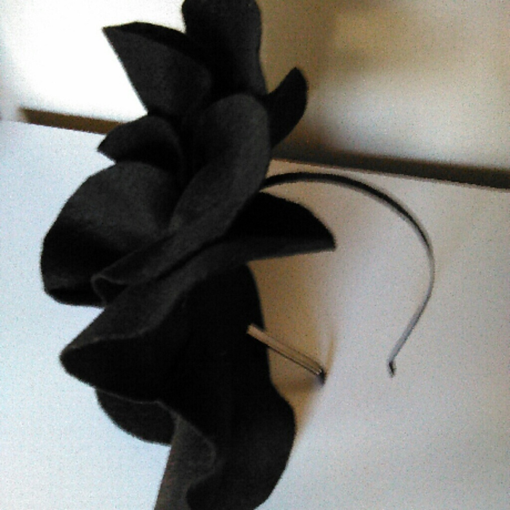 Kentucky DrbyBlack felt oversized rosette headband